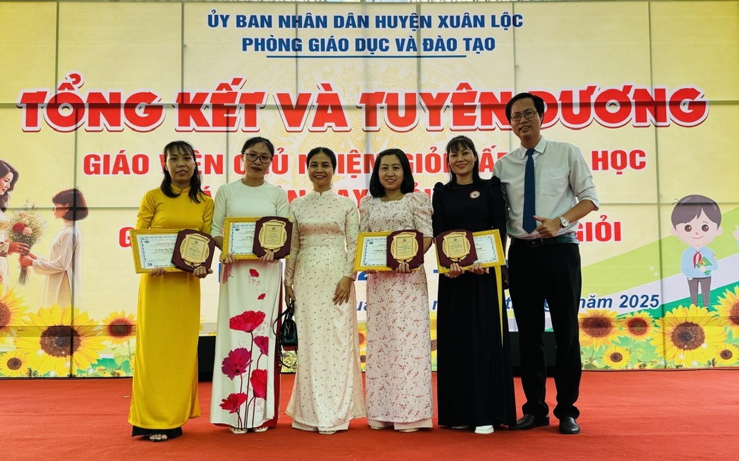 Trường TH-THCS Huỳnh Văn Nghệ tham gia Hội thi GVCN lớp giỏi cấp huyện, năm học 2024-2025.