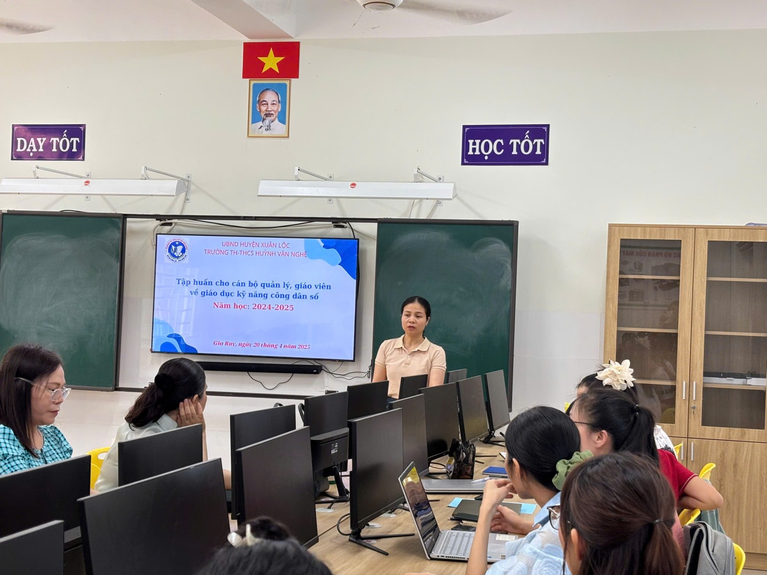 Trường TH-THCS Huỳnh Văn Nghệ tổ chức tập huấn giáo dục kỹ năng Công dân số và nâng cao năng lực số