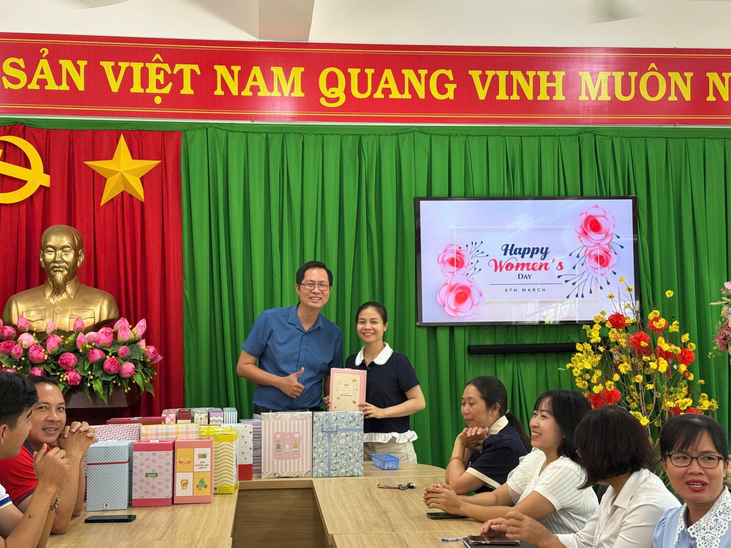 Trường TH–THCS Huỳnh Văn Nghệ tổ chức buổi họp mặt kỷ niệm Ngày Quốc tế Phụ nữ 8/3
