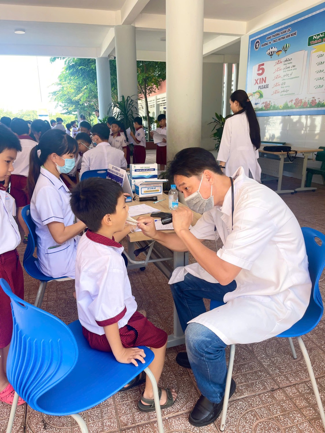 Trường TH-THCS Huỳnh Văn Nghệ tổ chức khám sức khỏe định kỳ cho toàn thể học sinh năm học 2026–2027